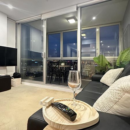Sky View Apartment Cbd Skyline 2Br Apartment Balcony Spa Access Sleeps 6 Аделаїда Екстер'єр фото